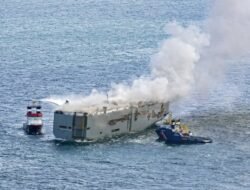 Kapal Kargo Raksasa Pengangkut 3.000 Mobil Terbakar di Lepas Pantai Belanda, Satu Awak Tewas dan Puluhan Lainnya Luka-luka