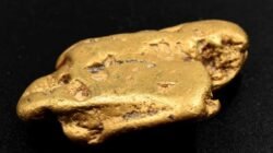 Pemburu Harta Karun Temukan Bongkahan Emas Terbesar