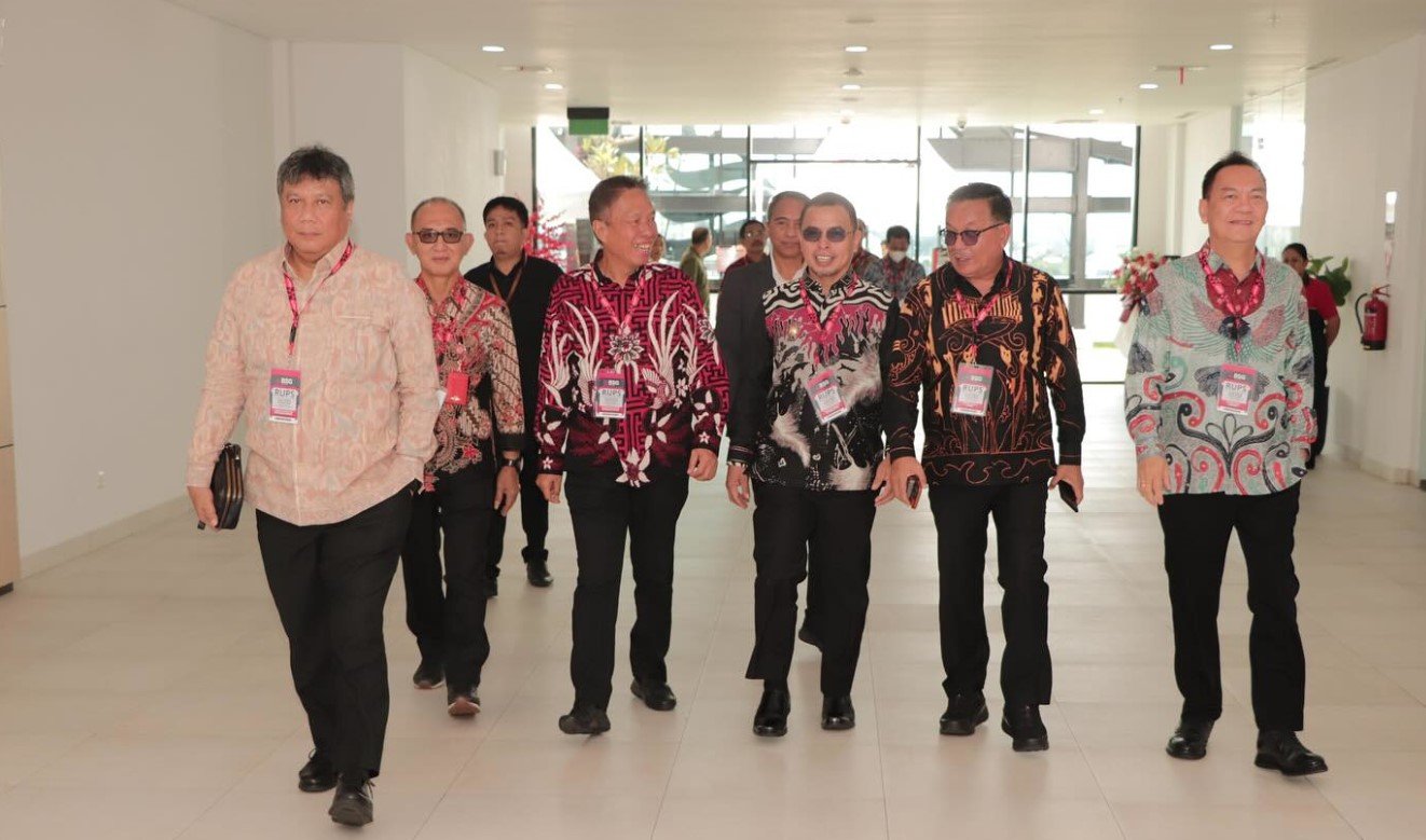 Penjabat Bupati Bolmut Dr.Sirajudin Lasena nampak mengahadiri RUPS-LB 2024
