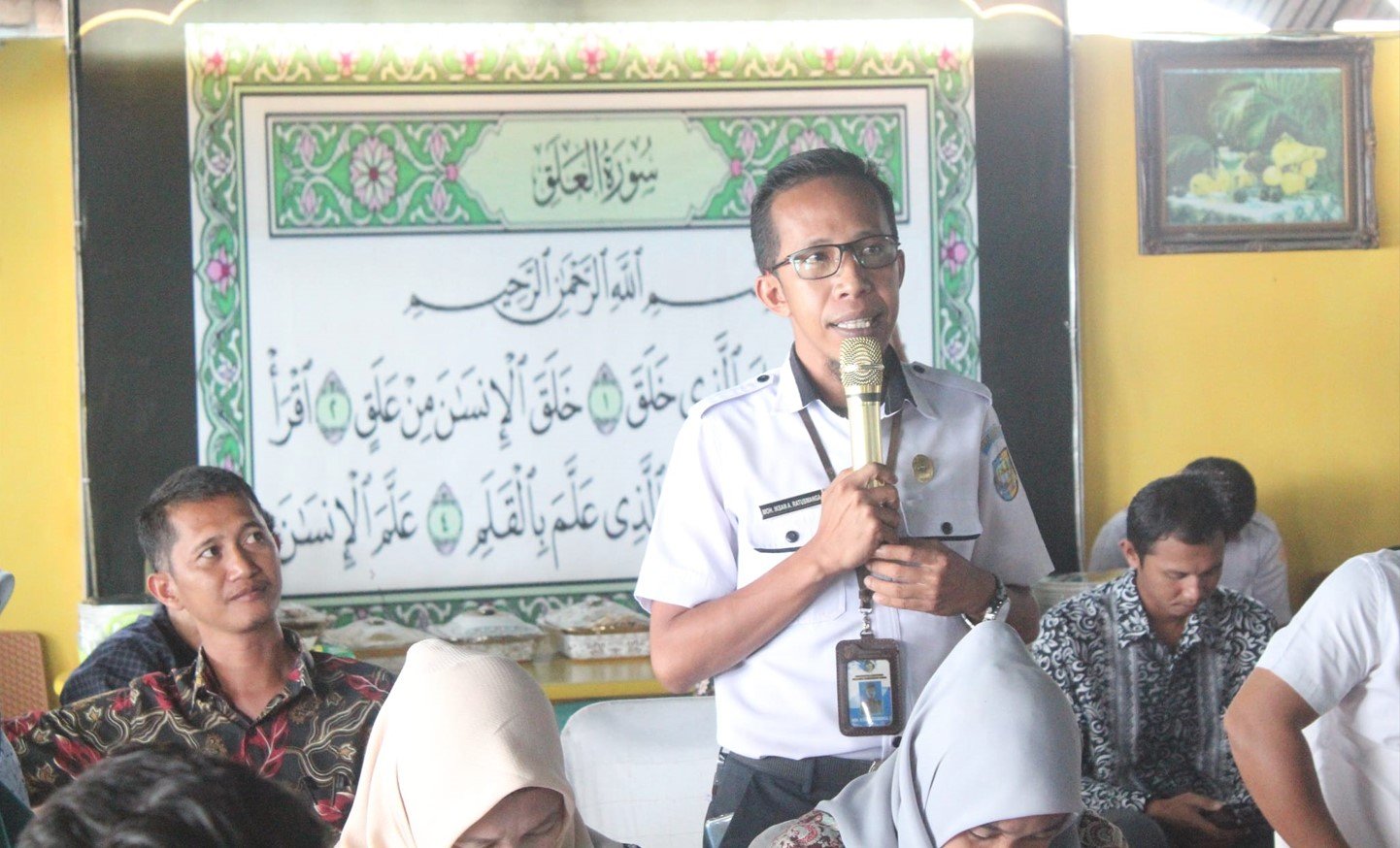 Seksi tanya jawab dari peserta pada kegiatan Bawaslu Bolmut