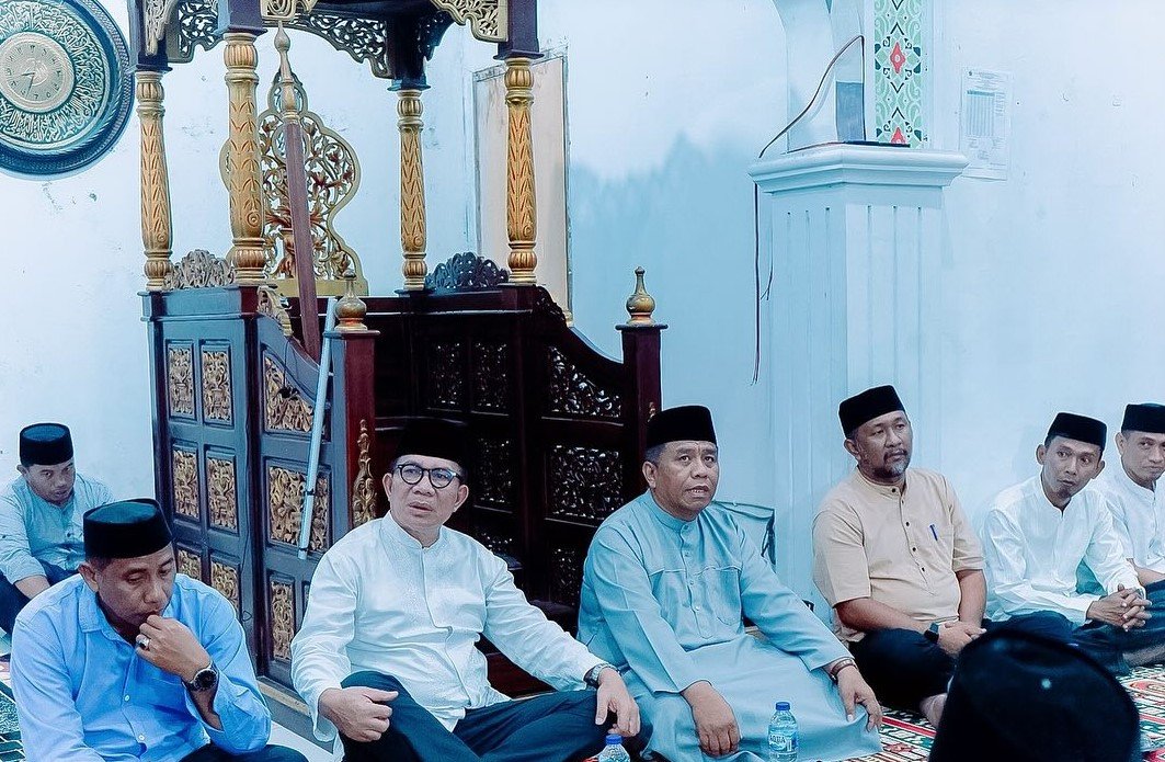 Bupati Bolmut, Darwin Muksin Bersama Sekda Bolmut dan Camat Kaidipang