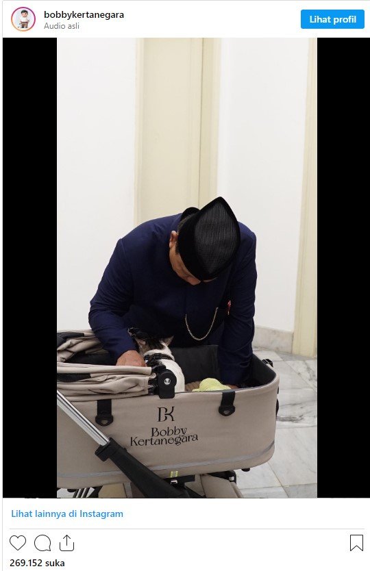 Prabowo Subianto saat bersama kucing kesayangannya Bobby Kartanegara