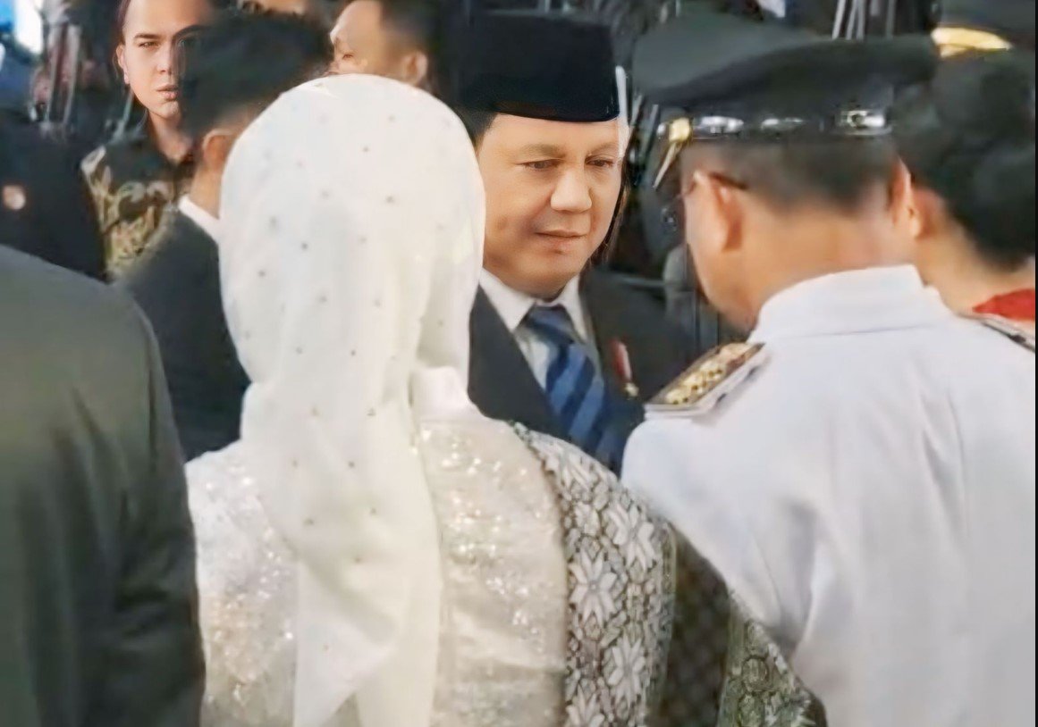 Presiden Prabowo bersama Bupati Bolmut Sirajudin Lasena
