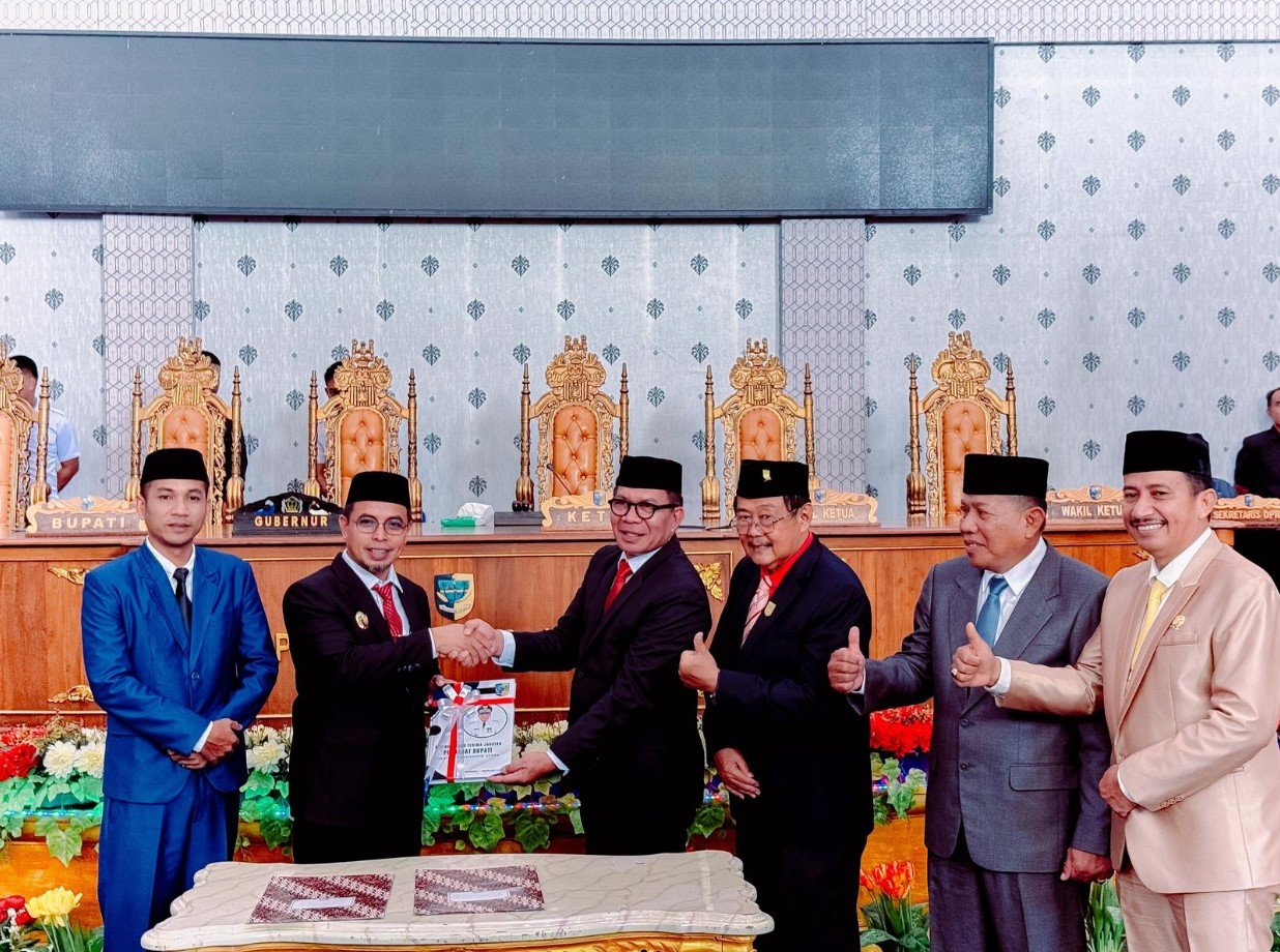 Bupati Bolmut Bersama Pimpinan DPRD Bolmut