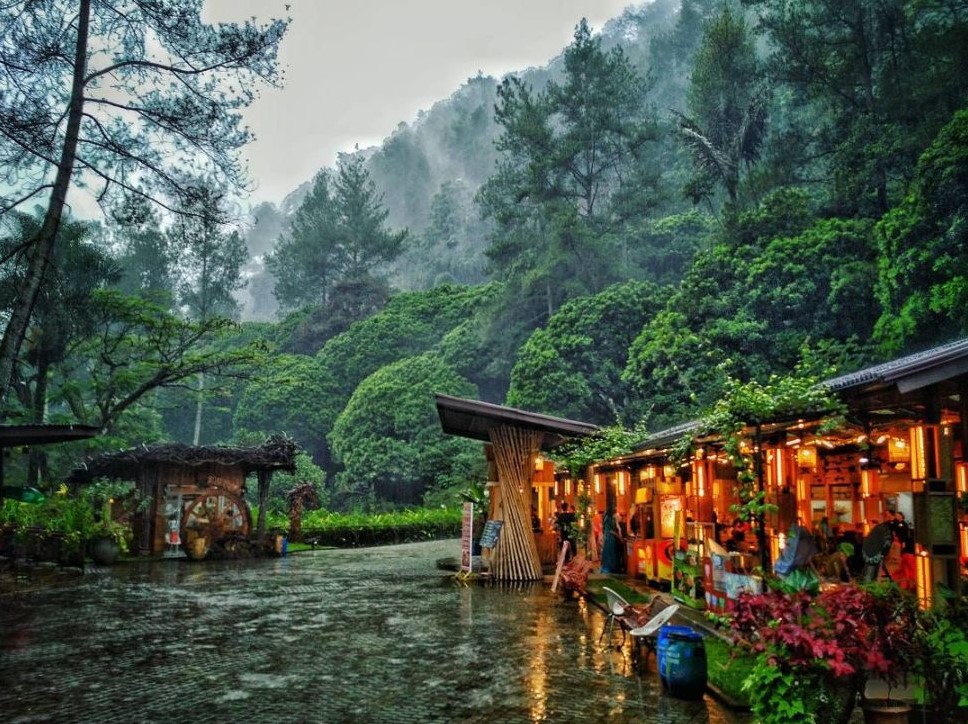 Panorama alam dari atas bukit di area wisata The Lodge Maribaya