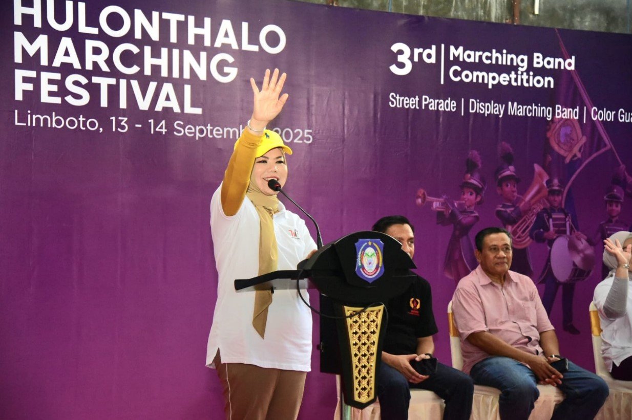 Wakil Gubernur Gorontalo Idah Syahidah Rusli Habibie saat memberikan sambutan pada pembukaan Hulonthalo Marching Festival (HMF) 2025 resmi digelar di Gor David-Tonny Limboto, Kabupaten Goronta