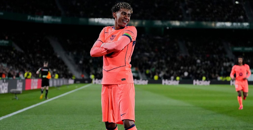 Lamine Yamal mencetak gol saat Barcelona mengalahkan Elche