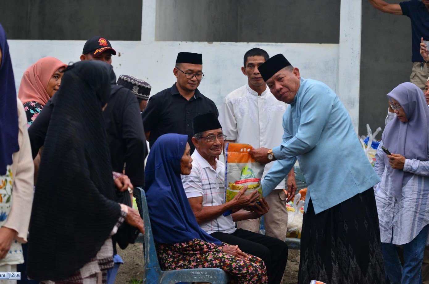 Wakil Ketua DPRD Bolmut bersama masyarakat dalam Safari Ramadhan