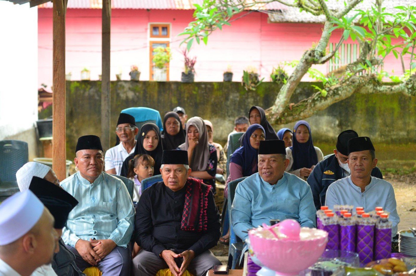 Wakil Ketua DPRD Bolmut Hi. Depri Pontoh bersama Anggota DPRD Bolmut Abdul Sama Lauma serta Toko Masyarakat Bolmut Hi.Amin Lasena yang pernah menjabat sebagai Wakil Bupati Bolmut dalam kegiatan safari ramadhan pemda bolmut